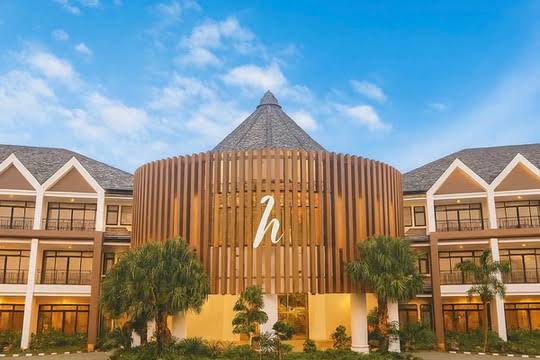 Horison Tulip Puncak Resort exterior